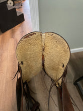 Load image into Gallery viewer, 15.5” Custom Round Skirt Western Saddle