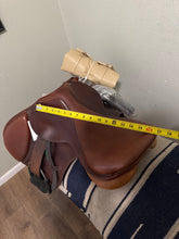 Load image into Gallery viewer, 16.5” Pessoa Rodrigo English Saddle