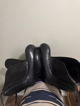 Load image into Gallery viewer, 17.5” JRD Bella Dressage Saddle