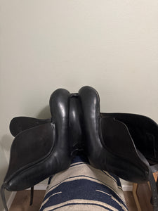 17.5” JRD Bella Dressage Saddle