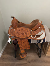 Load image into Gallery viewer, 16.5” Reinsman Western Saddle