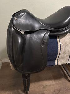 17.5” CWD Monoflap Dressage Saddle