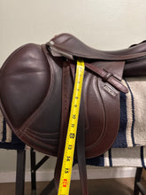 Load image into Gallery viewer, 17.5” CWD 2022 SE3 Jump Saddle