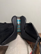Load image into Gallery viewer, 17.5” Voltaire  Adelaide Monoflap Dressage Saddle
