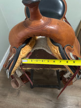 Load image into Gallery viewer, 16” Circle Y Pioneer Flex Western Saddle