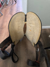 Load image into Gallery viewer, 15” Round Skirt Western Saddle