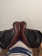 Load image into Gallery viewer, 17” Antares 2001 English Saddle