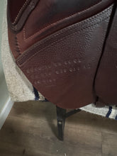 Load image into Gallery viewer, 17” CWD SE02 2009 Jump Saddle