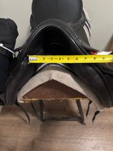 Load image into Gallery viewer, 17.5” W Trilogy Dressage Saddle