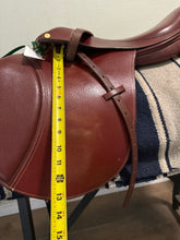 Load image into Gallery viewer, 16.5” Kincade Close Contact AP English Saddle