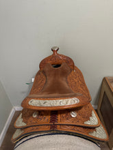 Load image into Gallery viewer, 16.5” Reinsman Western Saddle