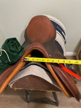 Load image into Gallery viewer, 17” Pessoa Jump Saddle