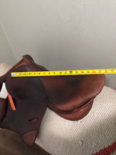 Load image into Gallery viewer, 17.5 Stubben Portos AP English Saddle