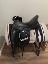 Load image into Gallery viewer, 17.5” Custom Monoflap Dressage Saddle