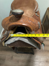 Load image into Gallery viewer, 16.5” Broken Horn Western Saddle