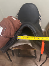 Load image into Gallery viewer, 17” Voltaire Adelade 2017 Dressage Saddle
