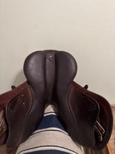 Load image into Gallery viewer, 17.5” CWD 2022 SE3 Jump Saddle
