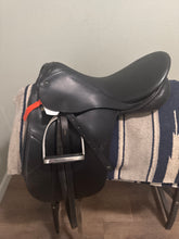 Load image into Gallery viewer, 17” Stubben Tristen Dressage Saddle