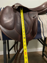 Load image into Gallery viewer, 17” Devoucoux Chiberta 02 Monoflap English Saddle