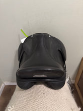 Load image into Gallery viewer, 18” XW Frank Baines Monoflap Dressage Saddle