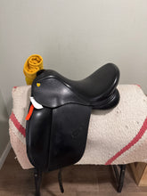 Load image into Gallery viewer, 17” Riveria Domina Dressage Saddle