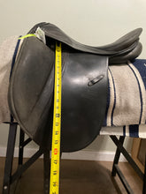 Load image into Gallery viewer, 18.5” Stubben Dressage Saddle