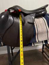 Load image into Gallery viewer, 17.5” Albion Kontact English Saddle