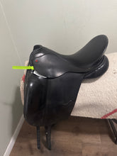 Load image into Gallery viewer, 18" Albion Dressage Saddle