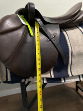 Load image into Gallery viewer, 18” Stubben Edelweiss Jump Saddle