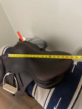 Load image into Gallery viewer, 17” Antares Connexion Jump Saddle