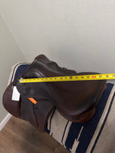 Load image into Gallery viewer, 17” Equiline Jump Saddle