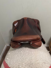 Load image into Gallery viewer, 17.5 Stubben Portos AP English Saddle
