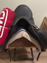 Load image into Gallery viewer, 17” Blk CWD Monoflap SE08 Dressage Saddle 2014