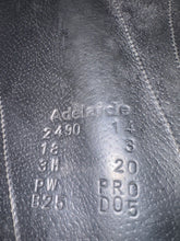 Load image into Gallery viewer, 18” Voltaire 2014 Monoflap Dressage Saddle