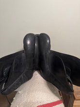 Load image into Gallery viewer, 17.5" Stubben Dressage Saddle