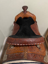 Load image into Gallery viewer, 15.5” Circle Y Western Saddle