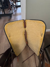 Load image into Gallery viewer, 17” Herford Flex Tree Western Saddle