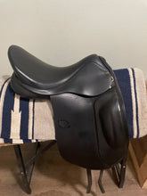 Load image into Gallery viewer, 17.5” HDR Dressage Saddle