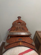 Load image into Gallery viewer, 15.5” Broken Horn Western Saddle