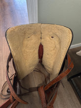 Load image into Gallery viewer, 15.5” Dakota Roping Western Saddle
