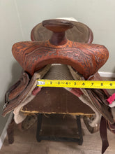 Load image into Gallery viewer, 15” Bona Allen Western Saddle