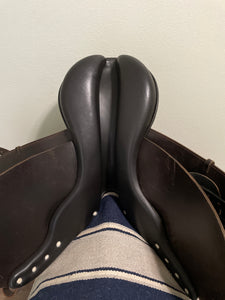 16.5” Barnsby Pegasus Jump Saddle