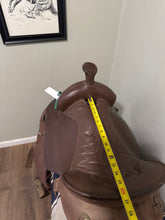 Load image into Gallery viewer, 16.5” Roundtree Western Saddle