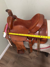 Load image into Gallery viewer, 15.5” Dakota Roping Western Saddle