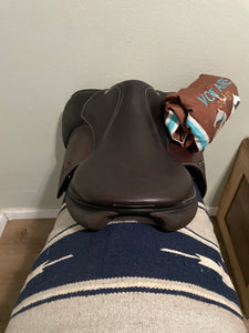 17.5” Voltaire Palm Beach Jump Saddle