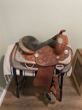Load image into Gallery viewer, 15.5” Argent Western Saddle