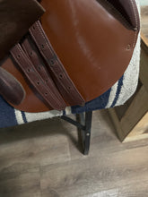 Load image into Gallery viewer, 17” Prestige Jump Saddle