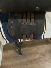 Load image into Gallery viewer, 16.5” Collegiate AP English Saddle