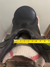 Load image into Gallery viewer, 18" Albion Dressage Saddle