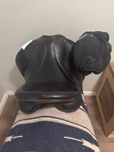 Load image into Gallery viewer, 18” Sattlerei Monoflap Dressage Saddle
